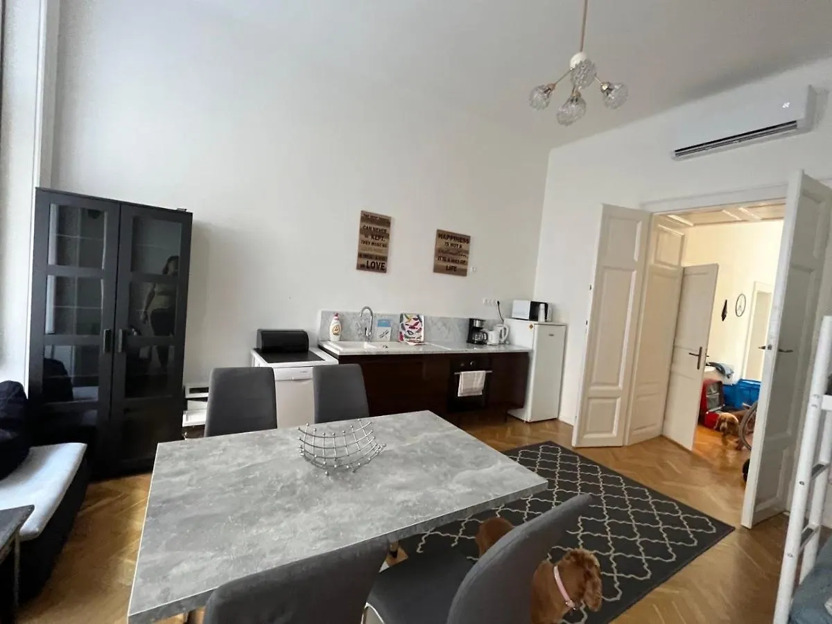 Love, Peace & Easy Living Apartment Budapest